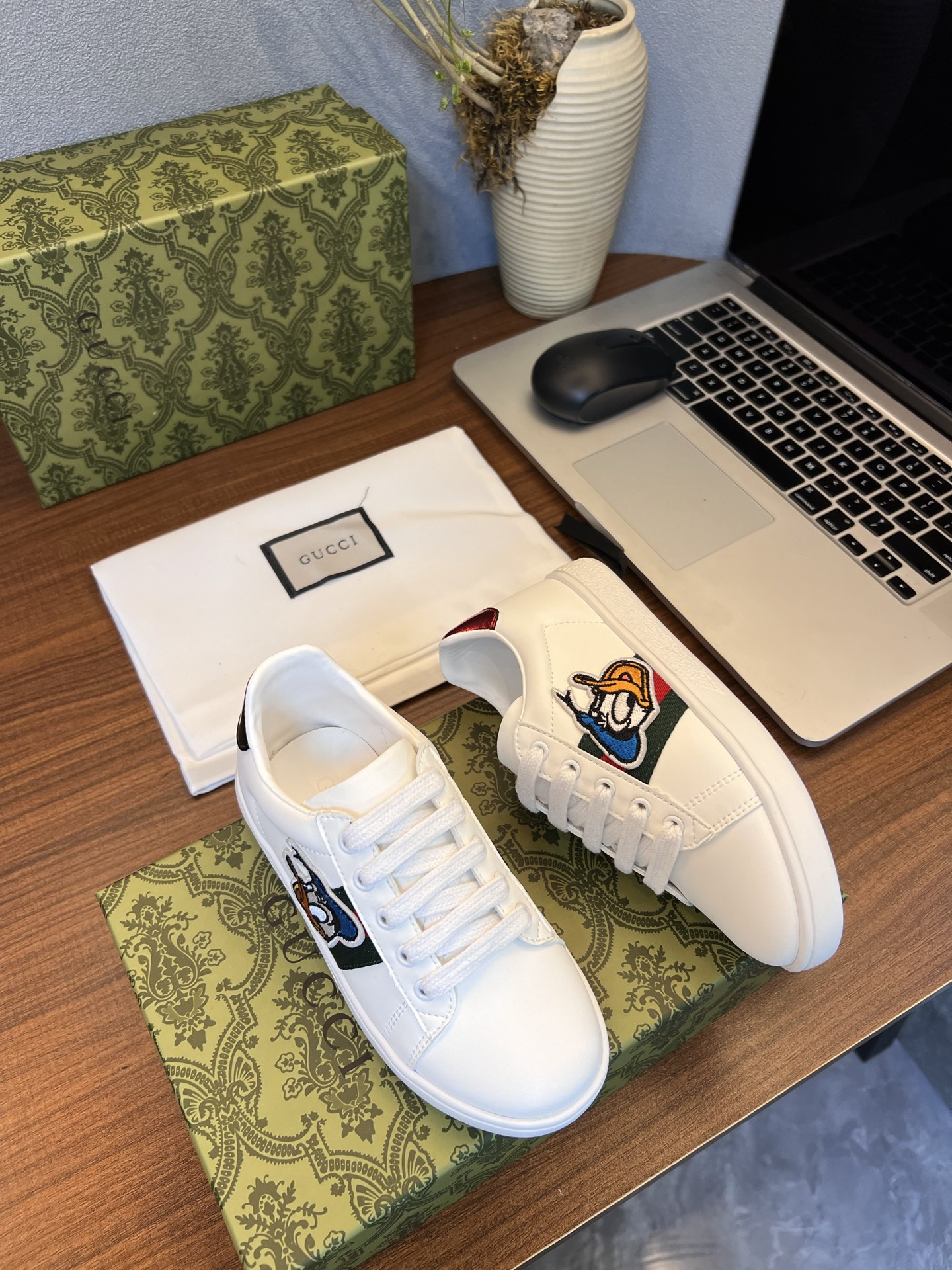 Children's shoes child